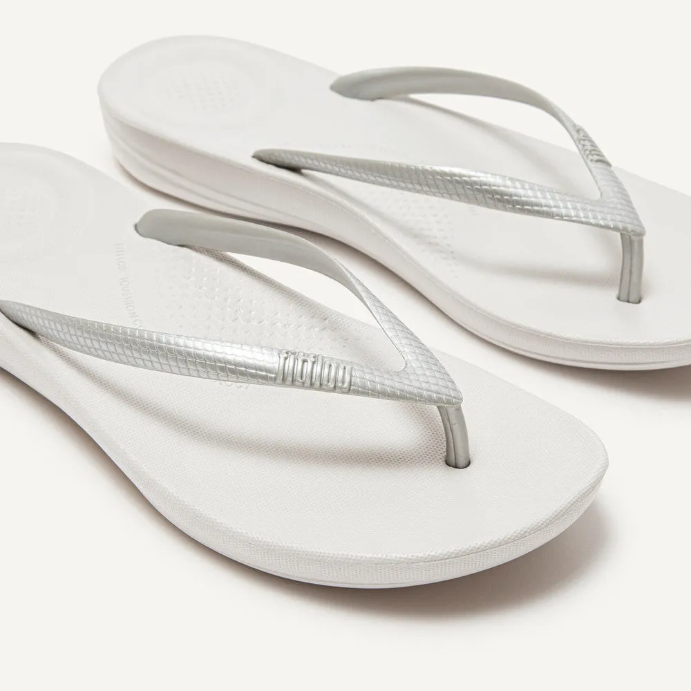 FitFlop iQushion Ergonomic Thongs Silver
