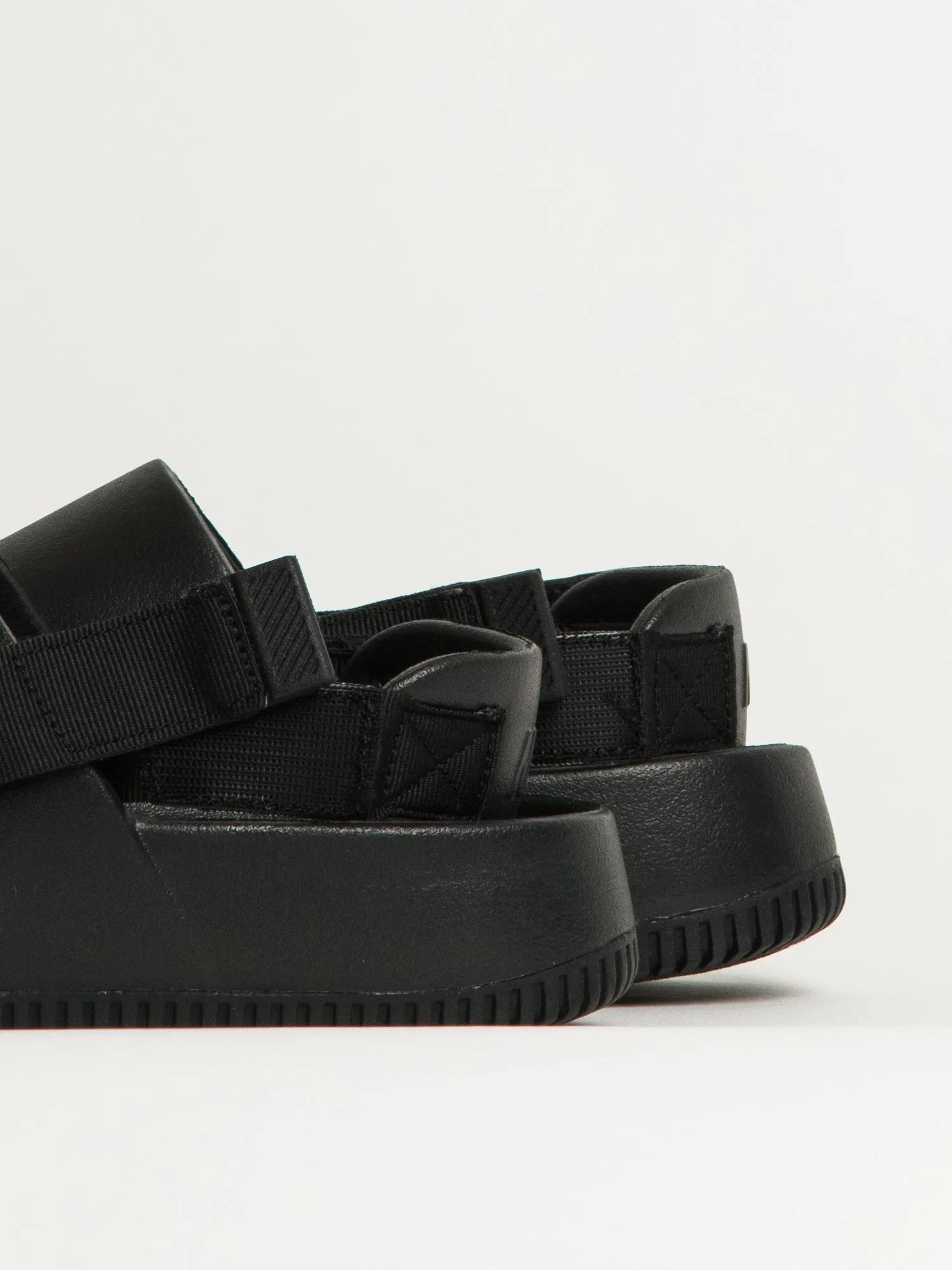 MENS NIKE CALM MULE