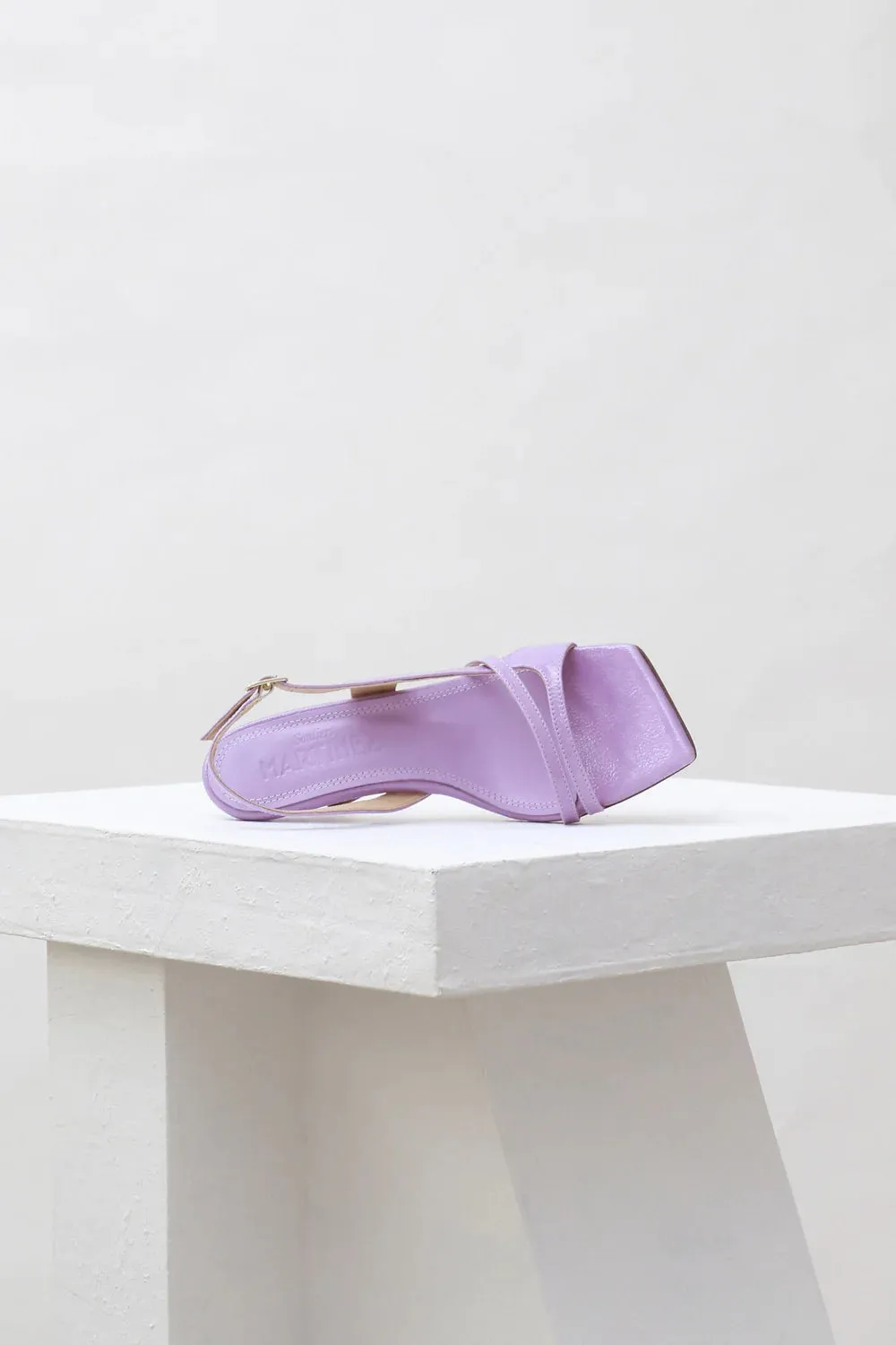 Souliers Martinez - Algar Sandal: Lavanda Patent Leather